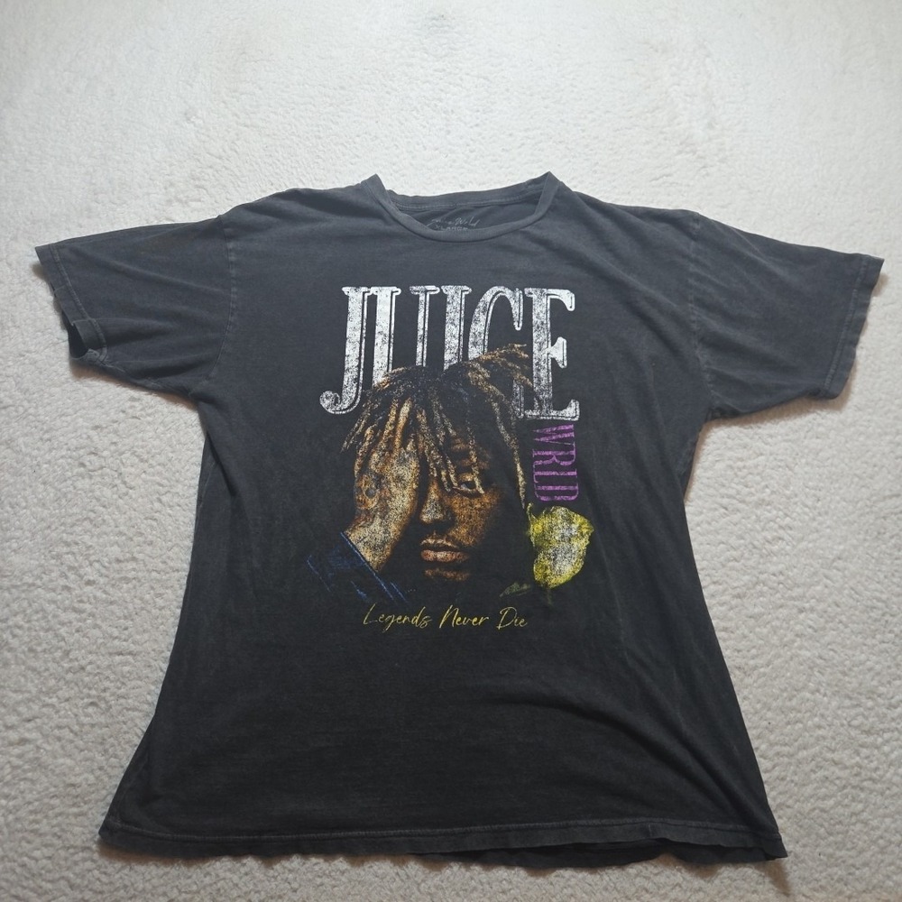 Juice WRLD T-Shirt men's Size XL Legends Never Die Graphic Short Sleeve Faded